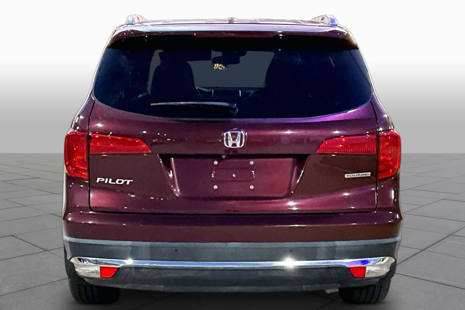 Used 2018 Deep Scarlet Pearl Honda Touring image 5