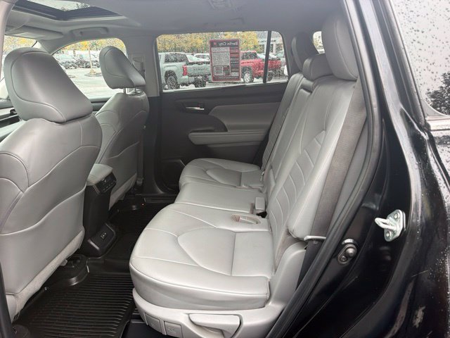 Used 2022 Midnight Black Metallic Toyota XLE image 22