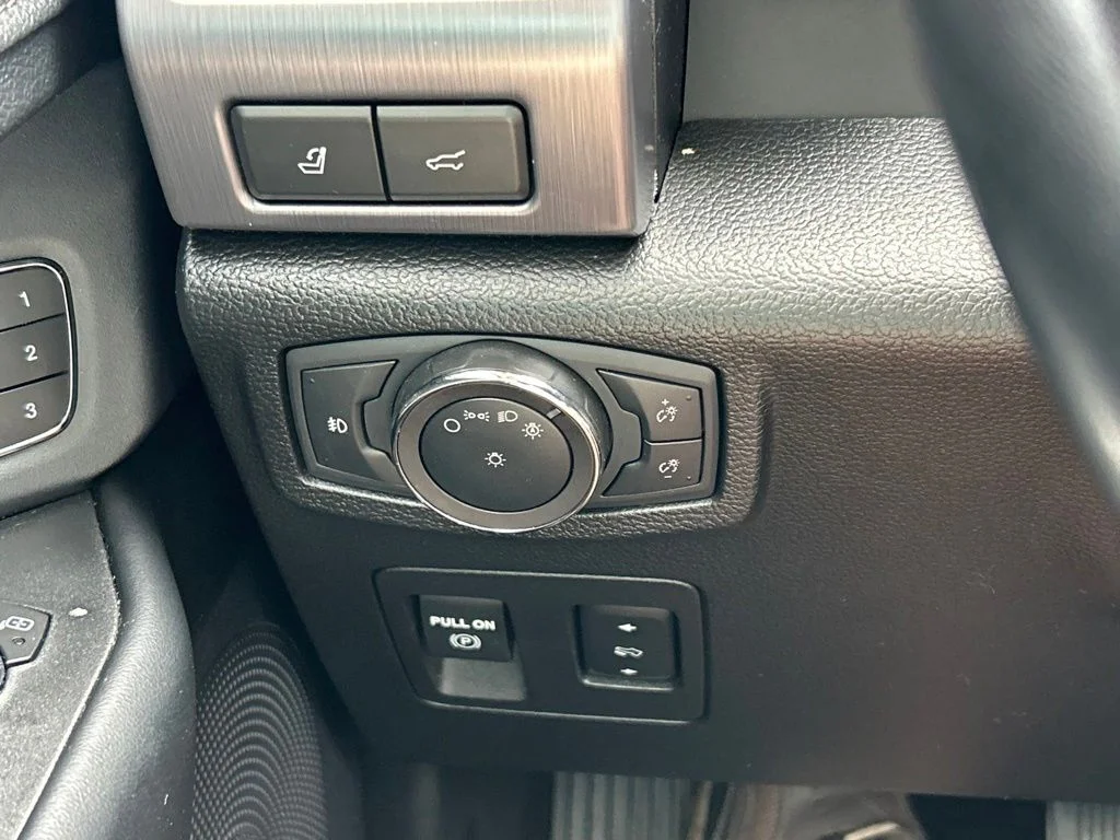 Certified Used 2019 White Platinum Clearcoat Metallic Ford Platinum image 30