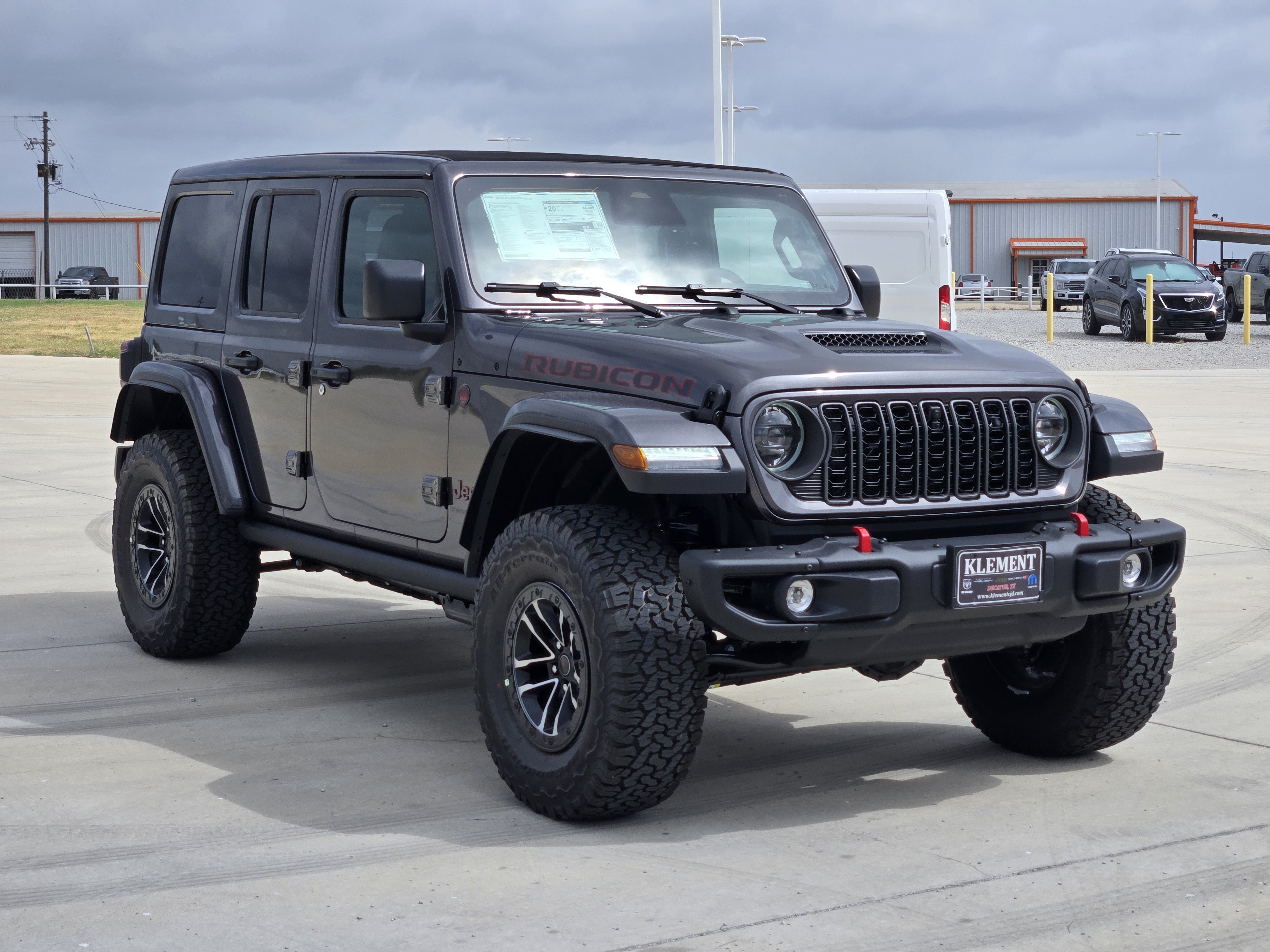 New 2026 Granite Crystal Metallic Clear-Coat Exterior Paint Jeep Rubicon X image 3