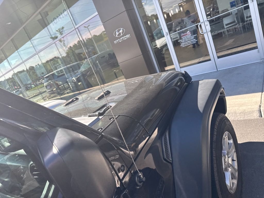 Used 2018 Black Jeep Sport S image 19