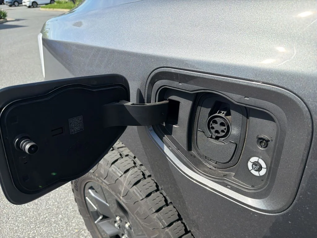 Used 2023 Gray Metallic Ford Lariat image 6