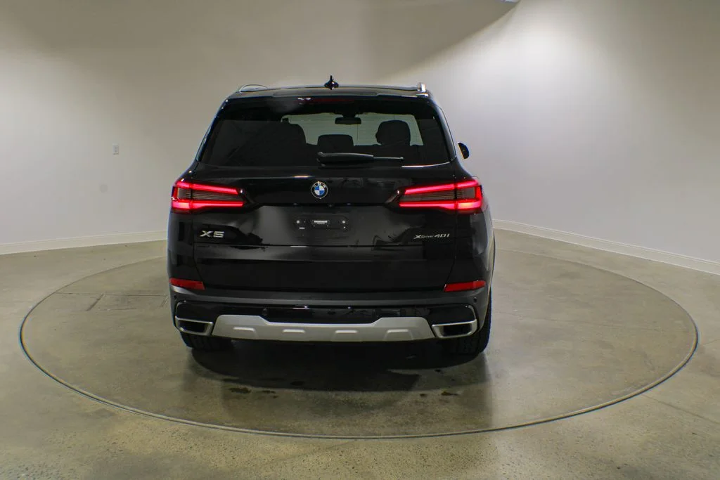 Used 2023 Jet Black BMW xDrive40i image 4