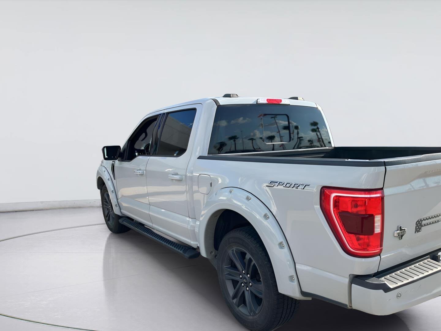 Used 2023 Avalanche Gray Ford XLT image 6