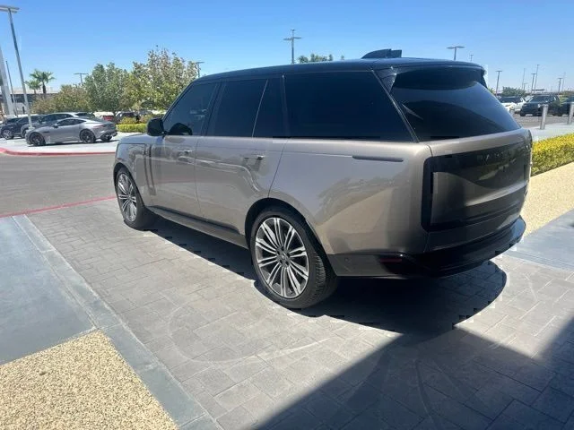 Used 2023 Brown Land Rover SE image 7