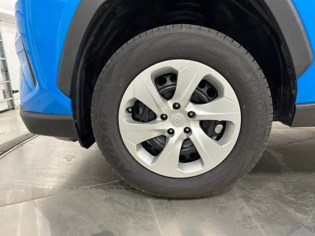 Used 2020 Blue Toyota LE image 20