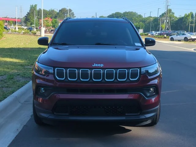 Used 2022 Red Jeep Latitude Lux image 16