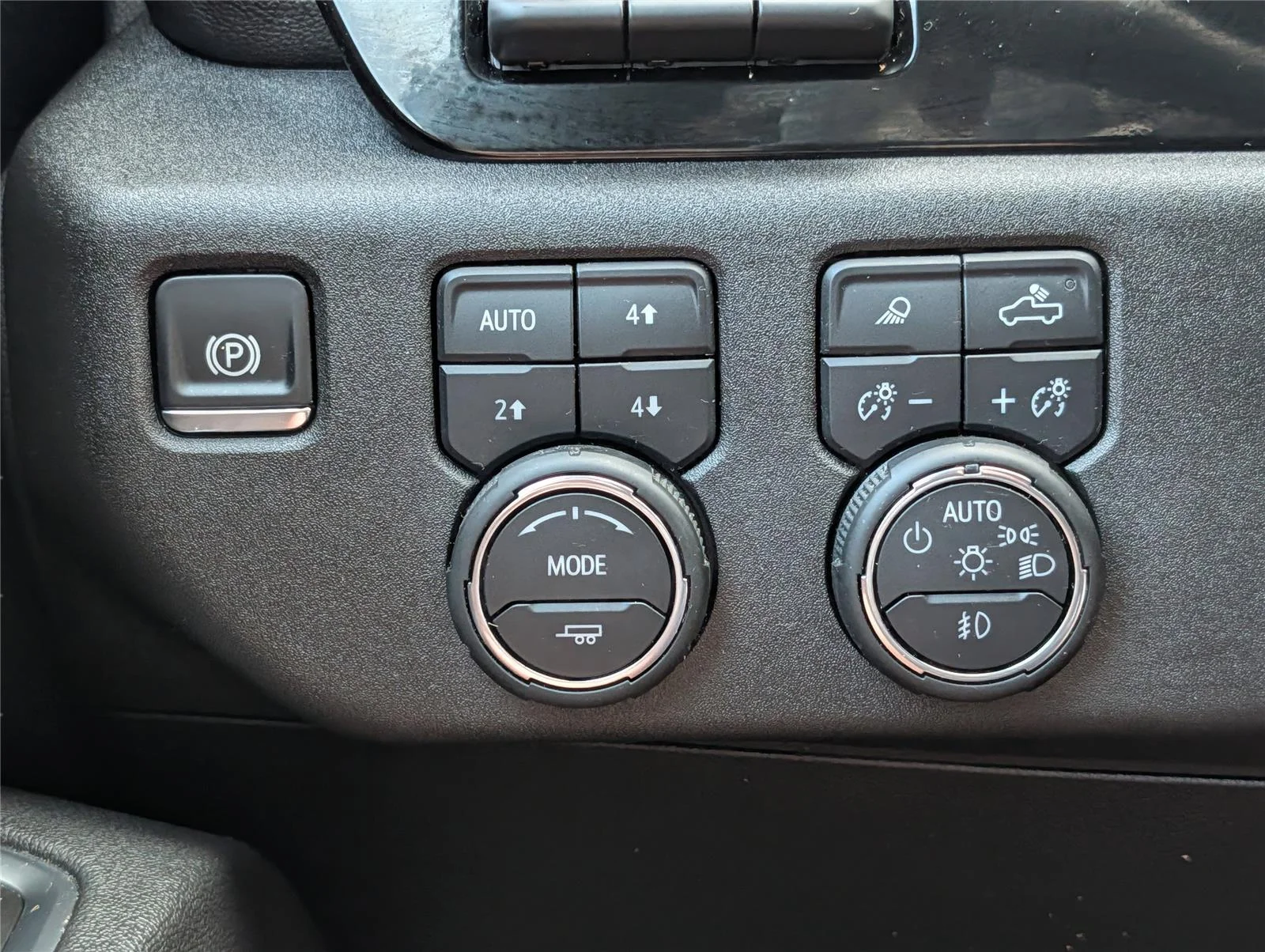 Used 2025 Sterling Gray Metallic Chevrolet High Country image 28