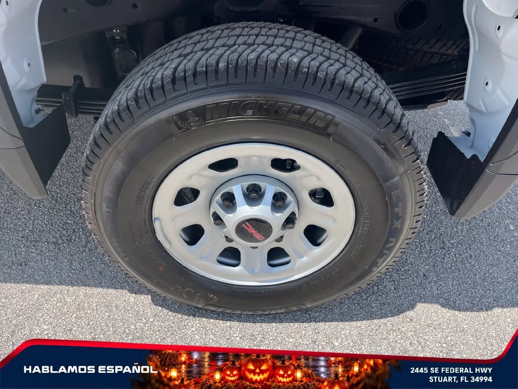 New 2026 Summit White GMC Pro image 9