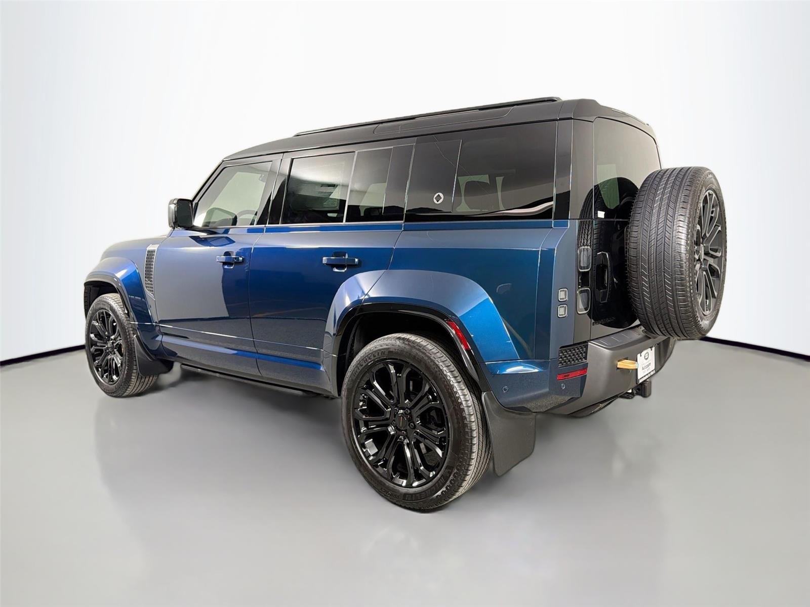 New 2026 Sargasso Blue LAND ROVER  OCTA image 7
