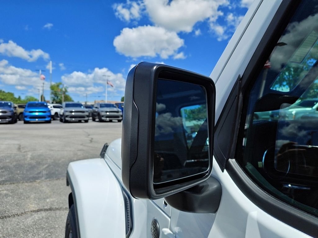 New 2026 Bright White Clear-Coat Exterior Paint Jeep Sahara image 16