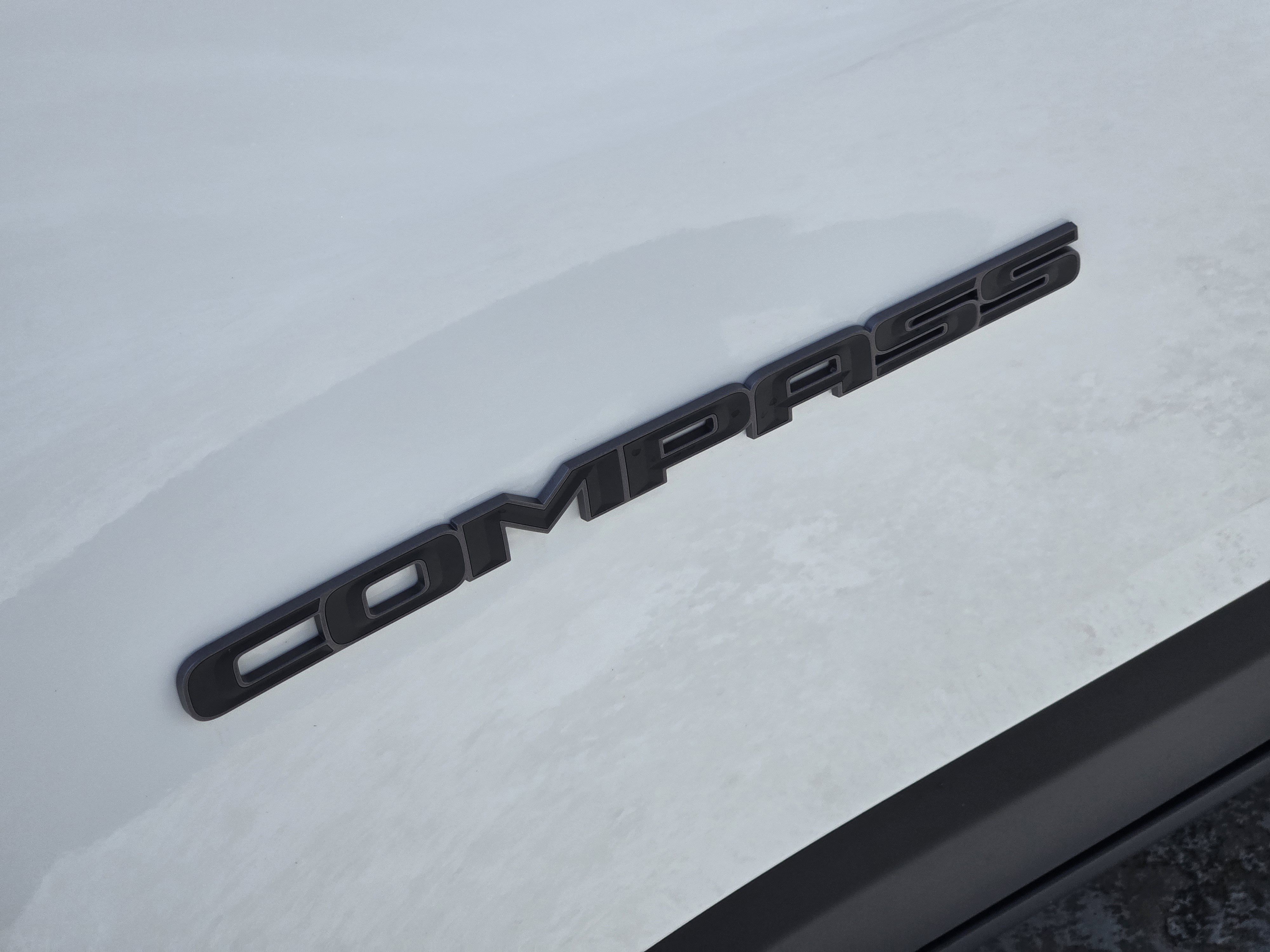 New 2026 Bright White Clear-Coat Exterior Paint Jeep Latitude Altitude image 8