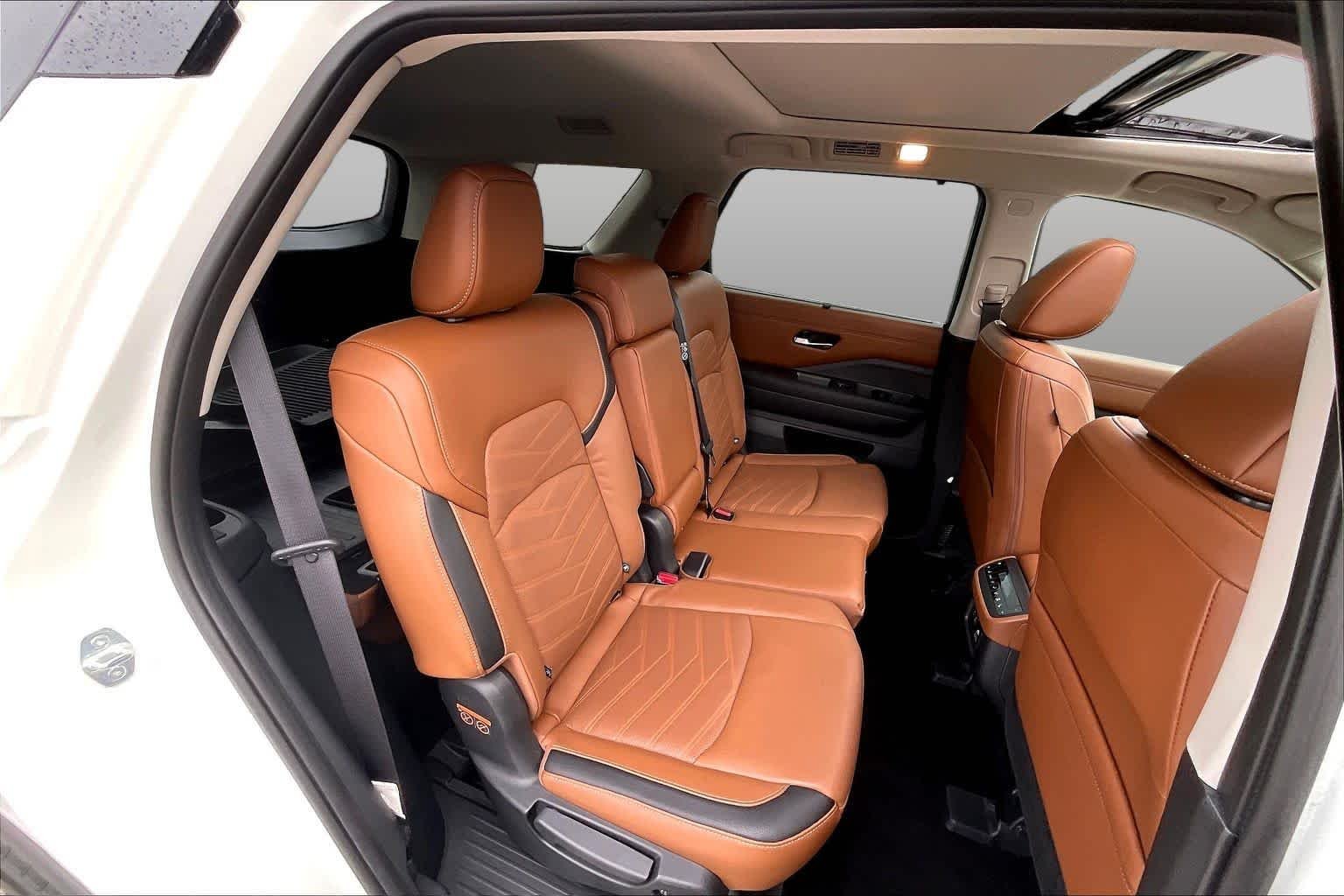 Used 2023 Super Black Nissan Platinum image 19