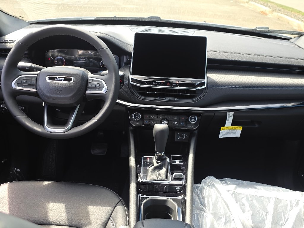 New 2026 Bright White Clear-Coat Exterior Paint Jeep Limited image 2