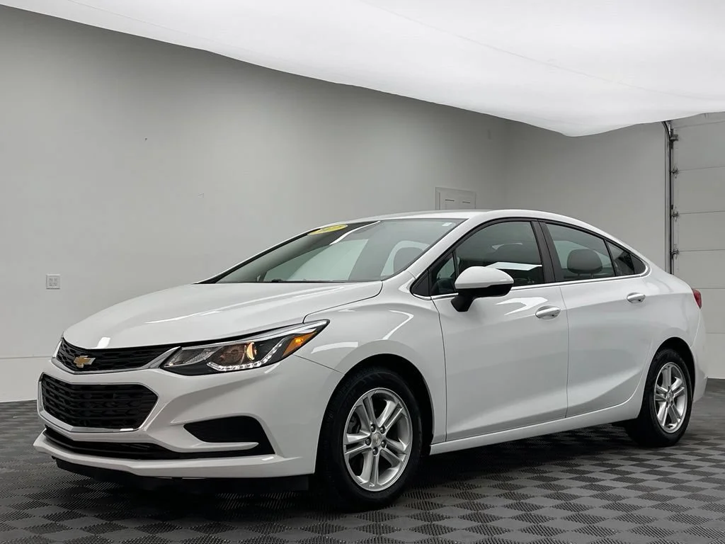 Used 2017 Chevrolet Cruze LT with VIN 1G1BE5SM0H7166862 for sale in Troy, OH