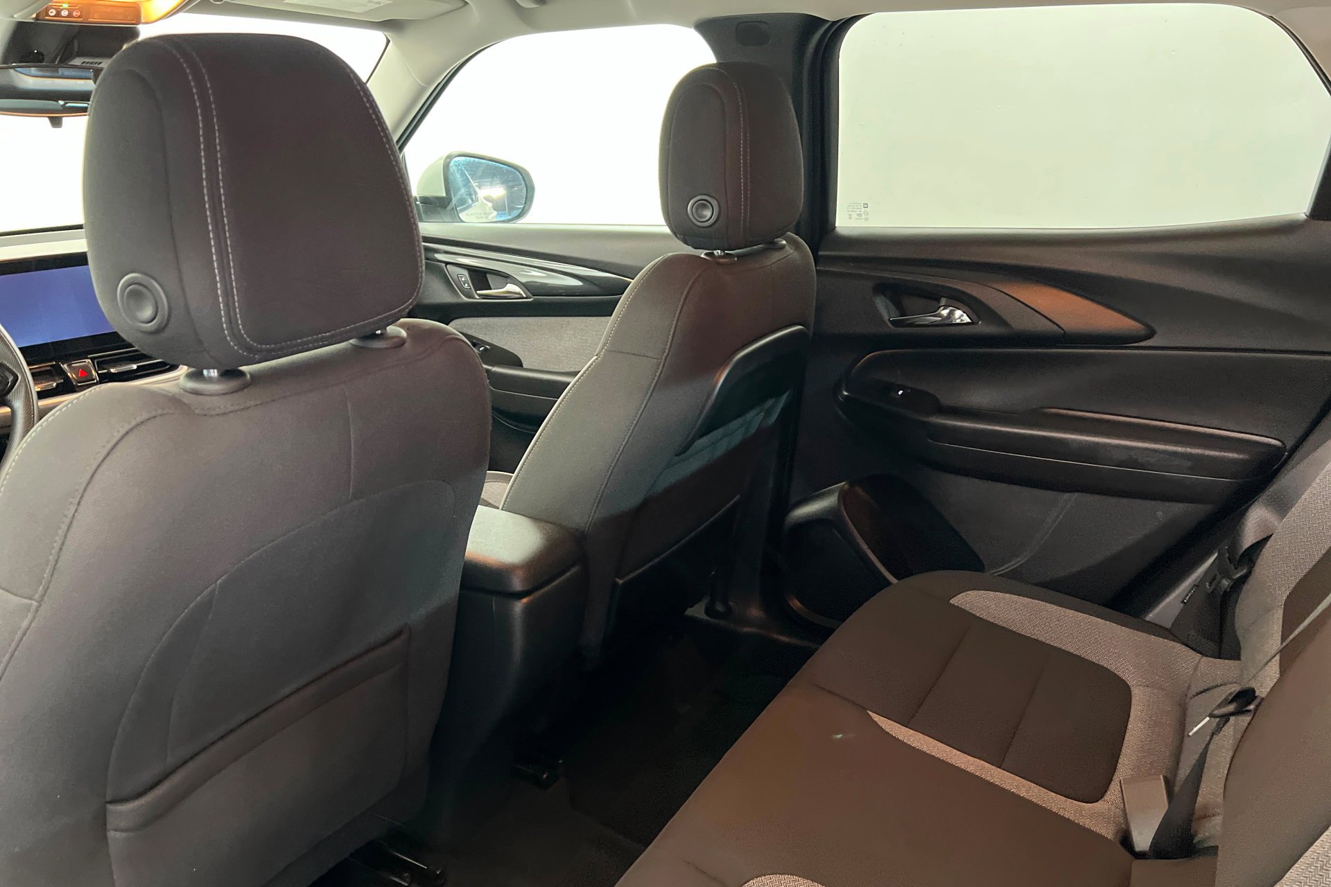 Used 2025 Summit White Chevrolet LT image 20