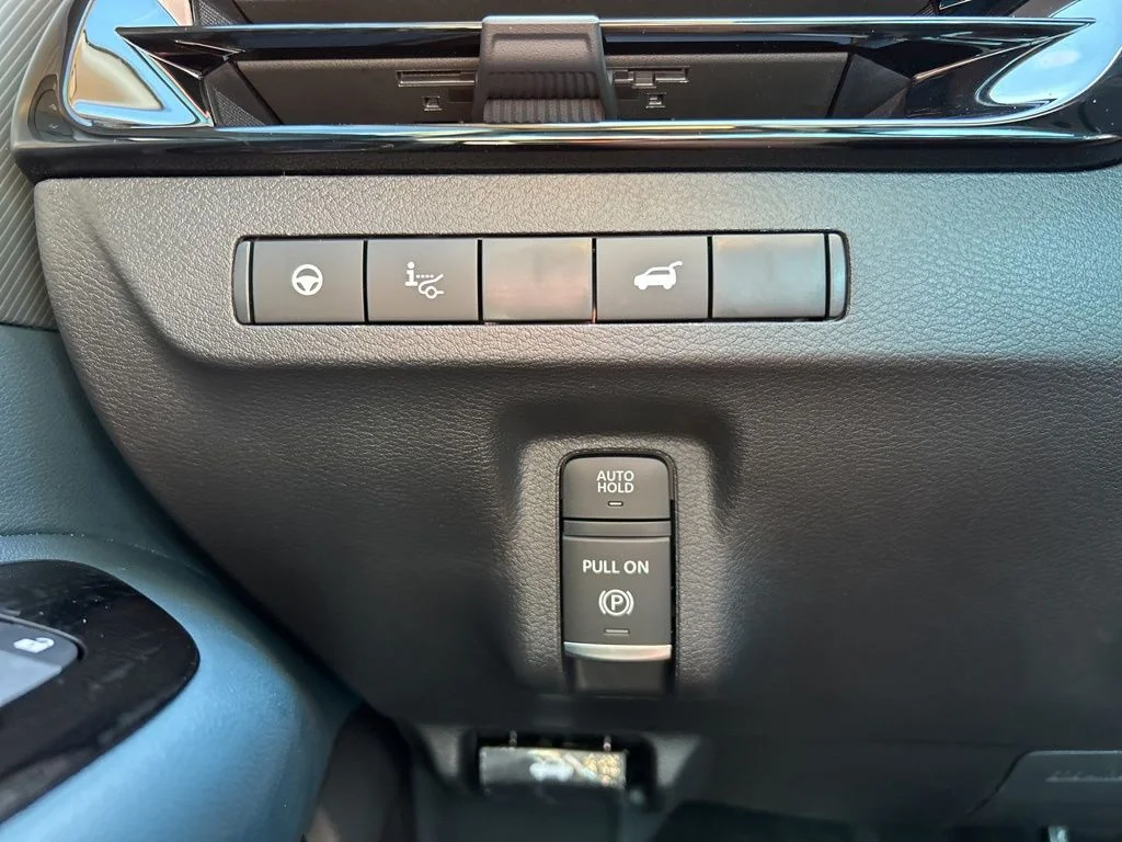 New 2026 Everest White Pearl TriCoat Nissan Platinum image 31
