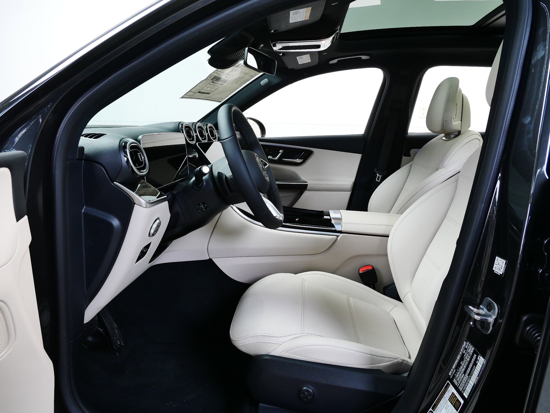 New 2026 Graphite Grey Metallic Mercedes-Benz GLC 300 image 19