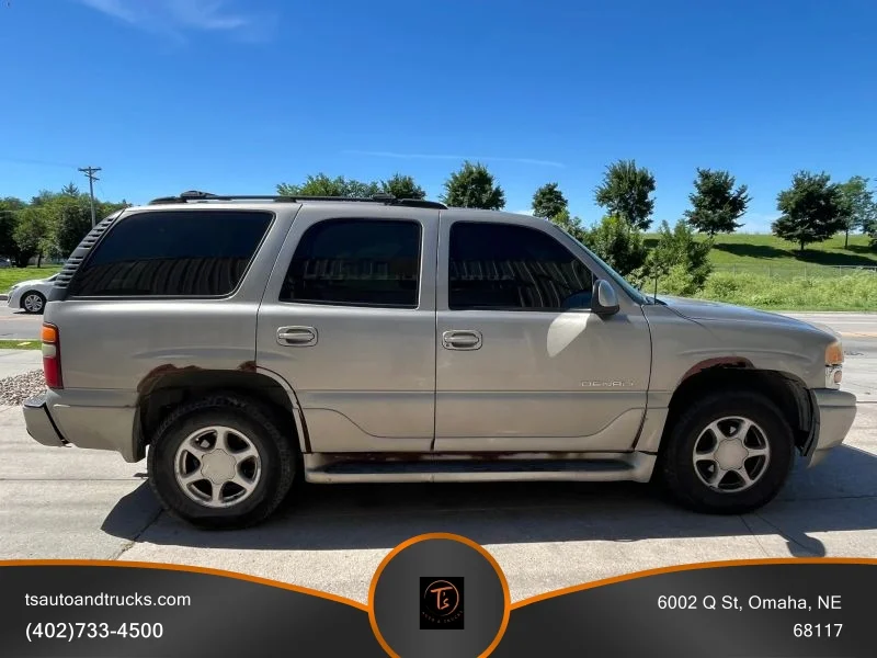 Used 2001 Silver GMC Denali Sport Utility 4D image 8