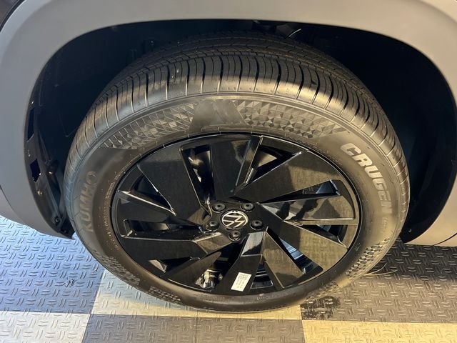 New 2026 Black Volkswagen 2.0T SE w/Technology image 8