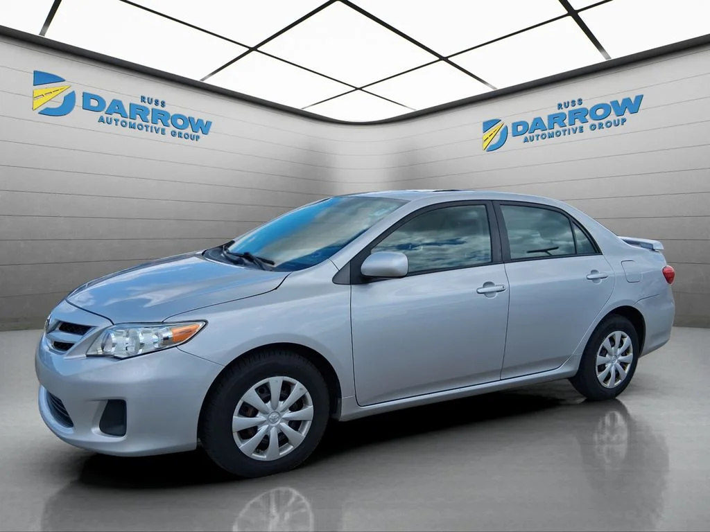 Used 2011 Silver Toyota LE image 1