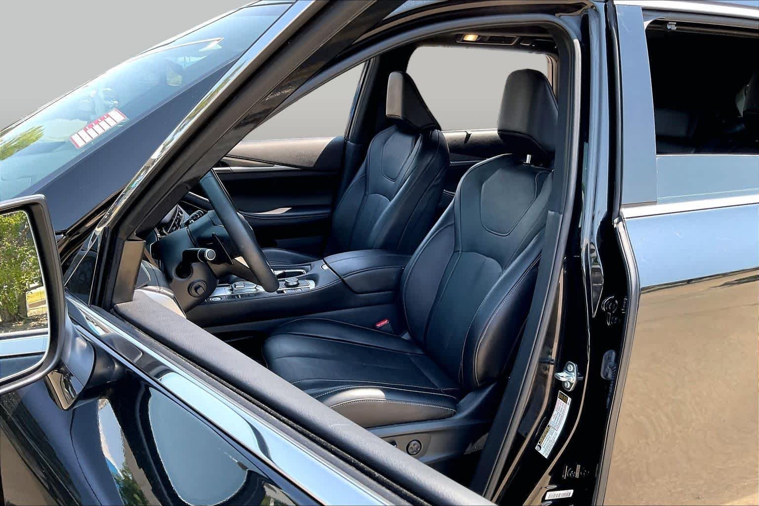 Used 2025 Mineral Black INFINITI LUXE image 8