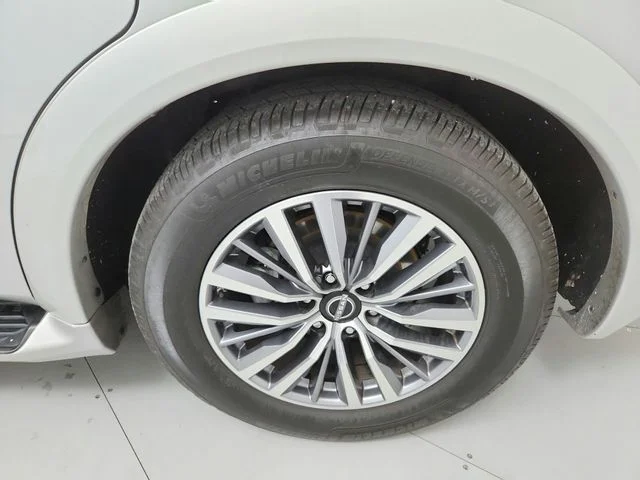 Used 2022 Silver Nissan SL image 57