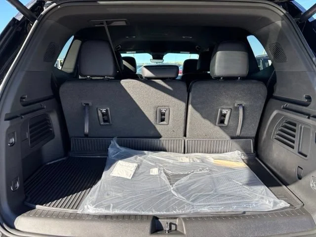 New 2026 Ebony Twilight Metallic GMC Elevation image 18