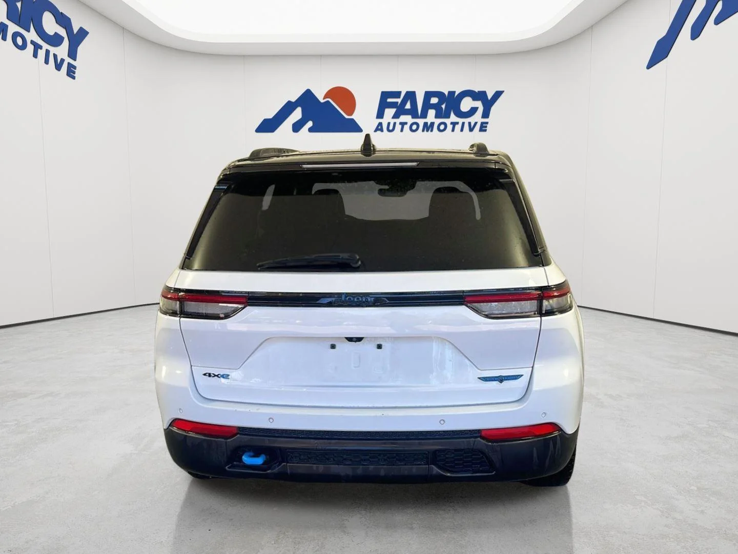 Used 2024 Bright White Clearcoat Jeep Trailhawk image 7