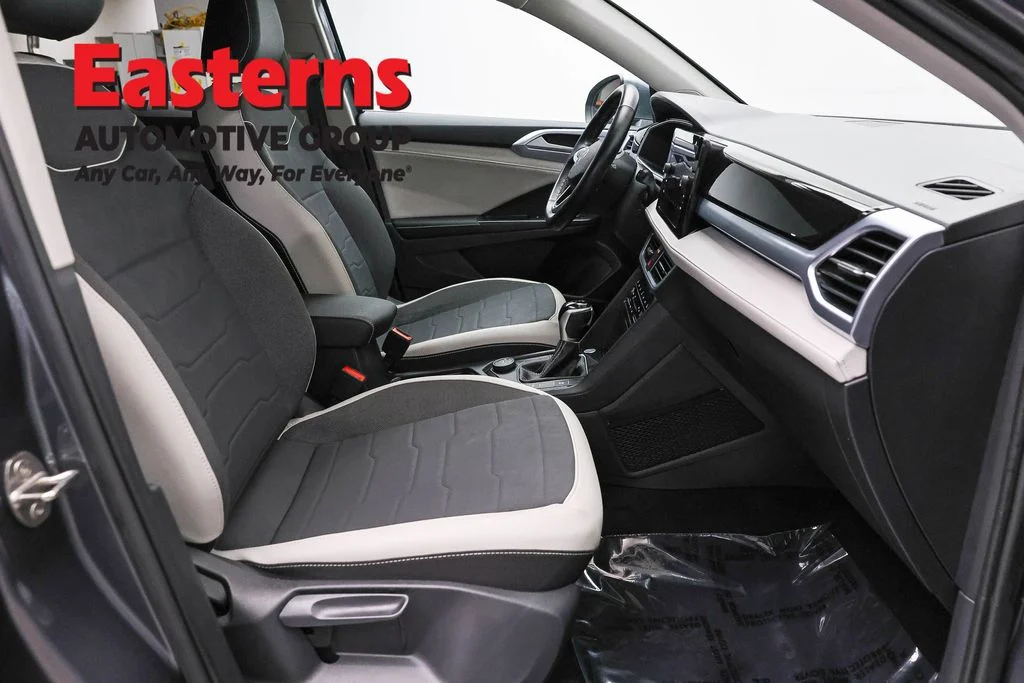 Used 2025 Gray Volkswagen 1.5T SE image 23