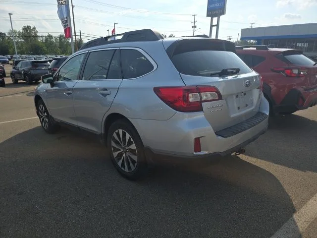 Used 2015 Silver Subaru 2.5i image 10