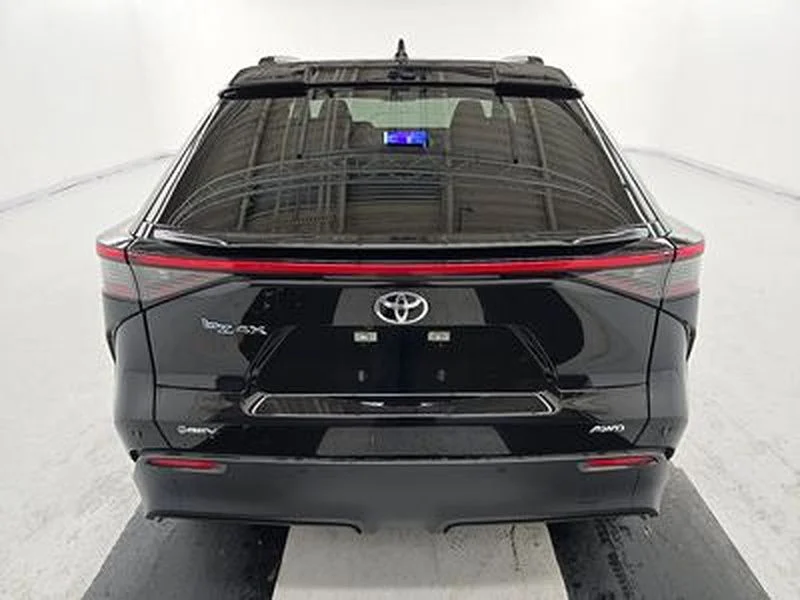 Used 2024 Black Toyota XLE image 5