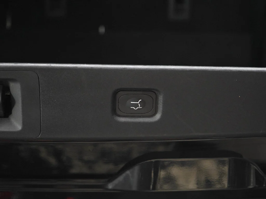 Used 2025 Agate Black Metallic Ford Platinum image 18