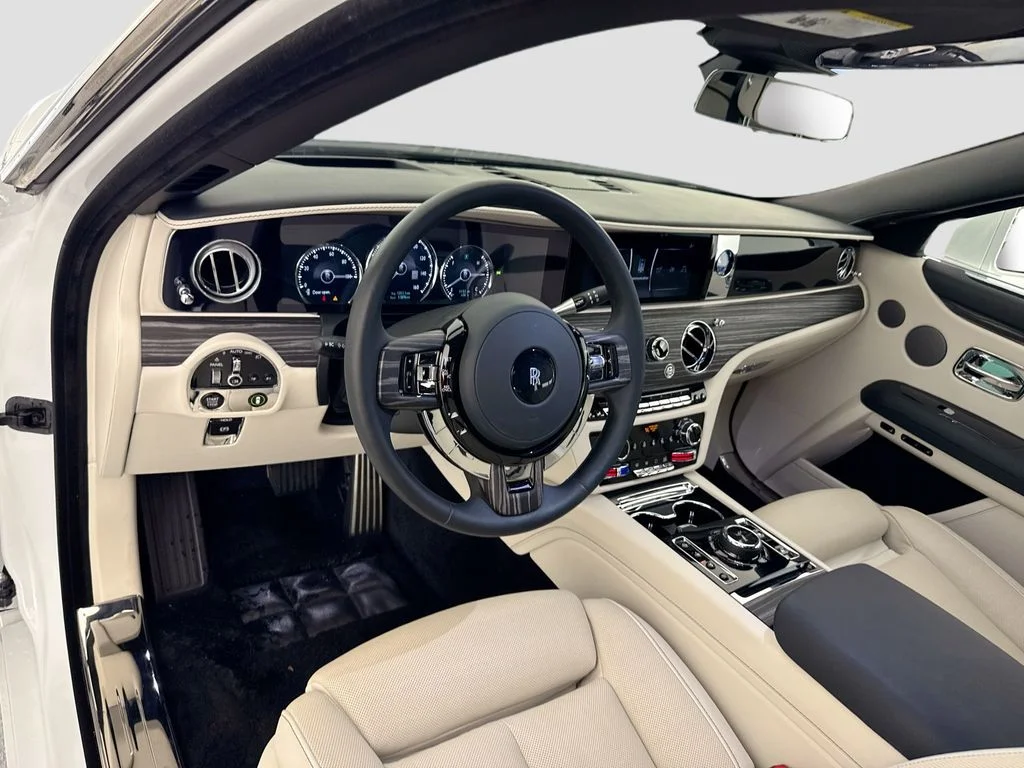 Used 2022 White Rolls-Royce  image 9