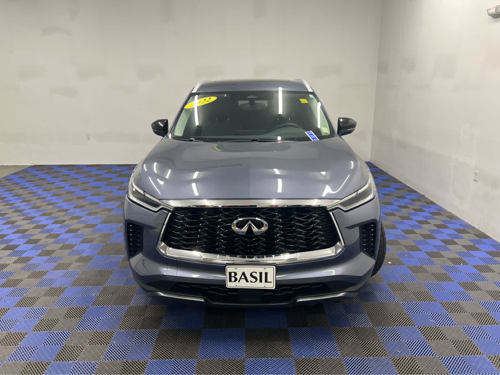 Used 2022 Graphite Shadow INFINITI LUXE image 2