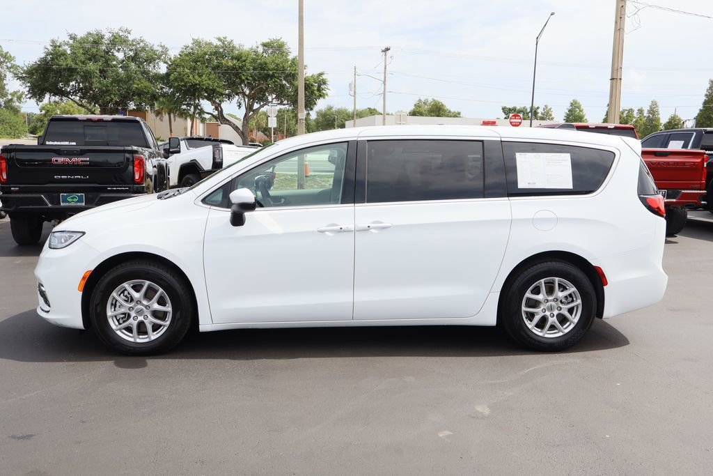 2023 Chrysler Pacifica Touring L - Photo 6