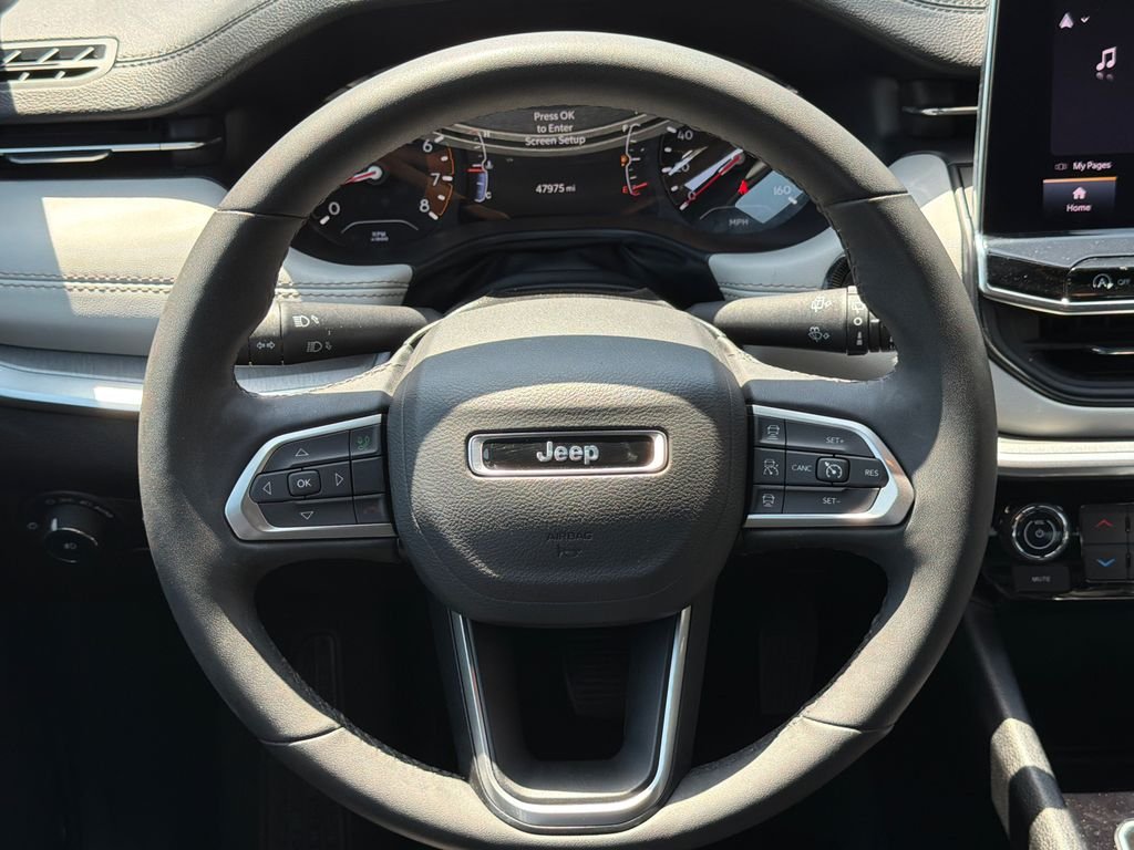 Used 2025 Silver Jeep Limited image 17