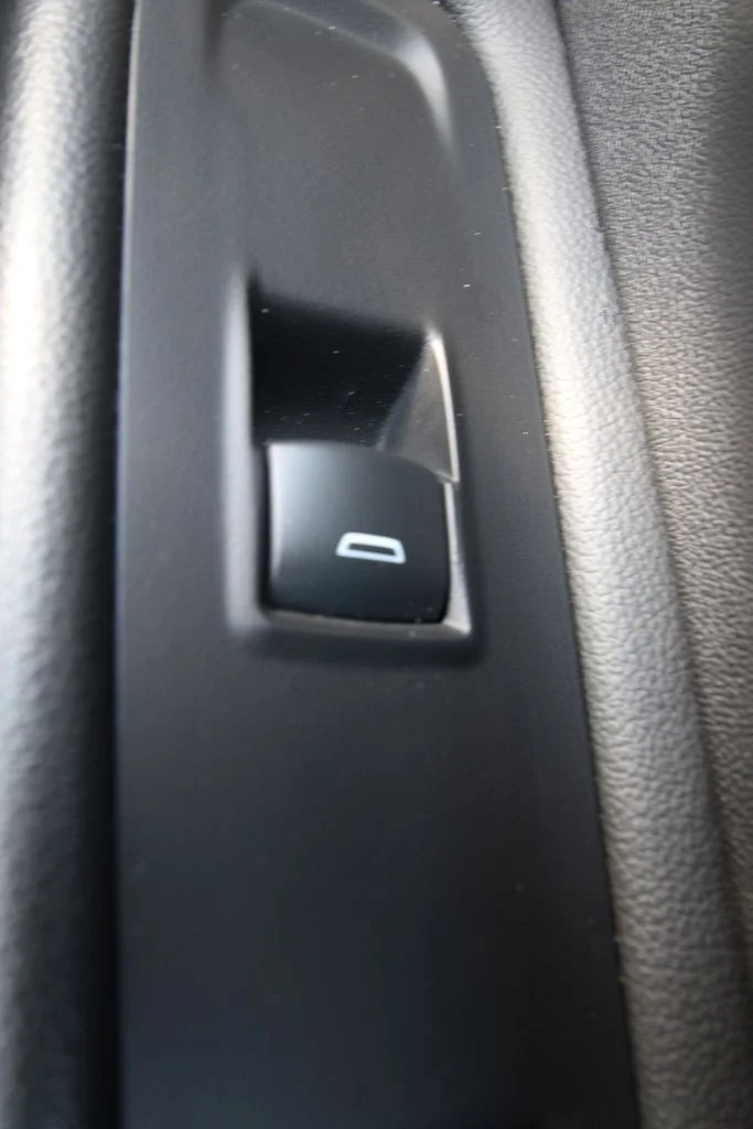 Used 2024 White GMC SLT image 22