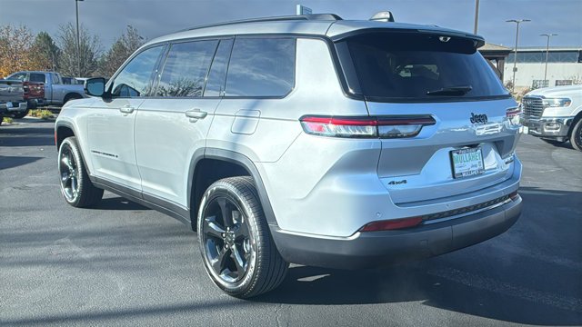 New 2025 Silver Zynith Exterior Paint Jeep Limited image 5