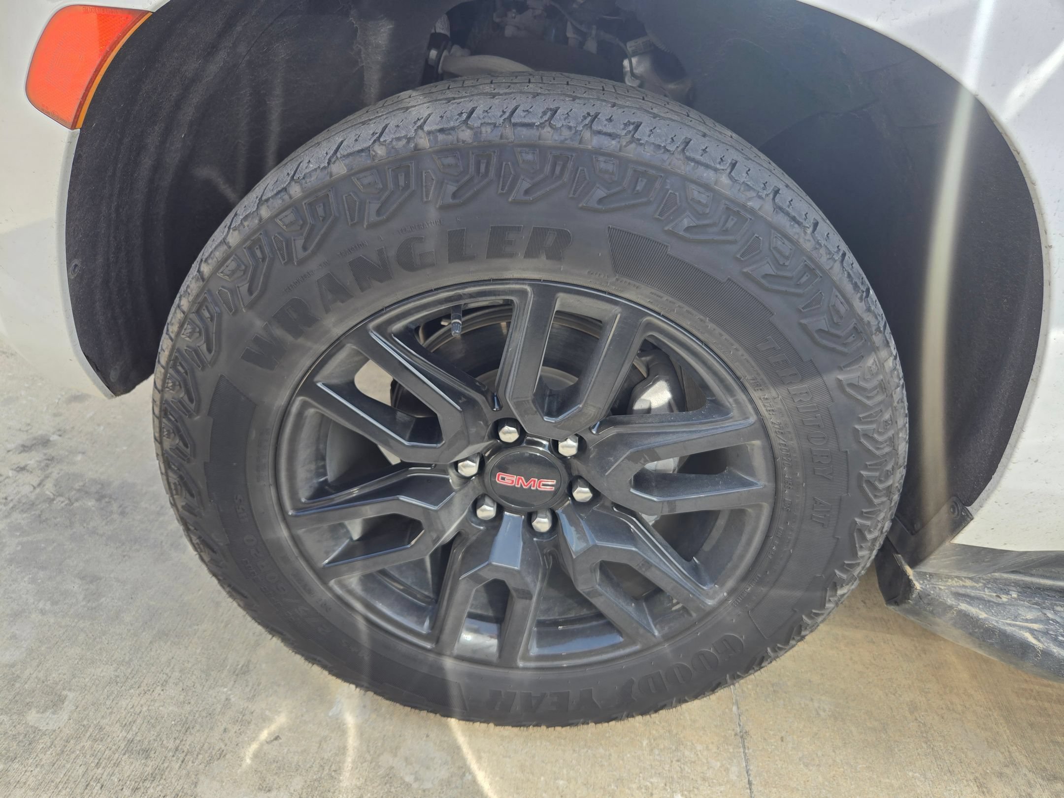 2024 GMC Yukon AT4 - Photo 11