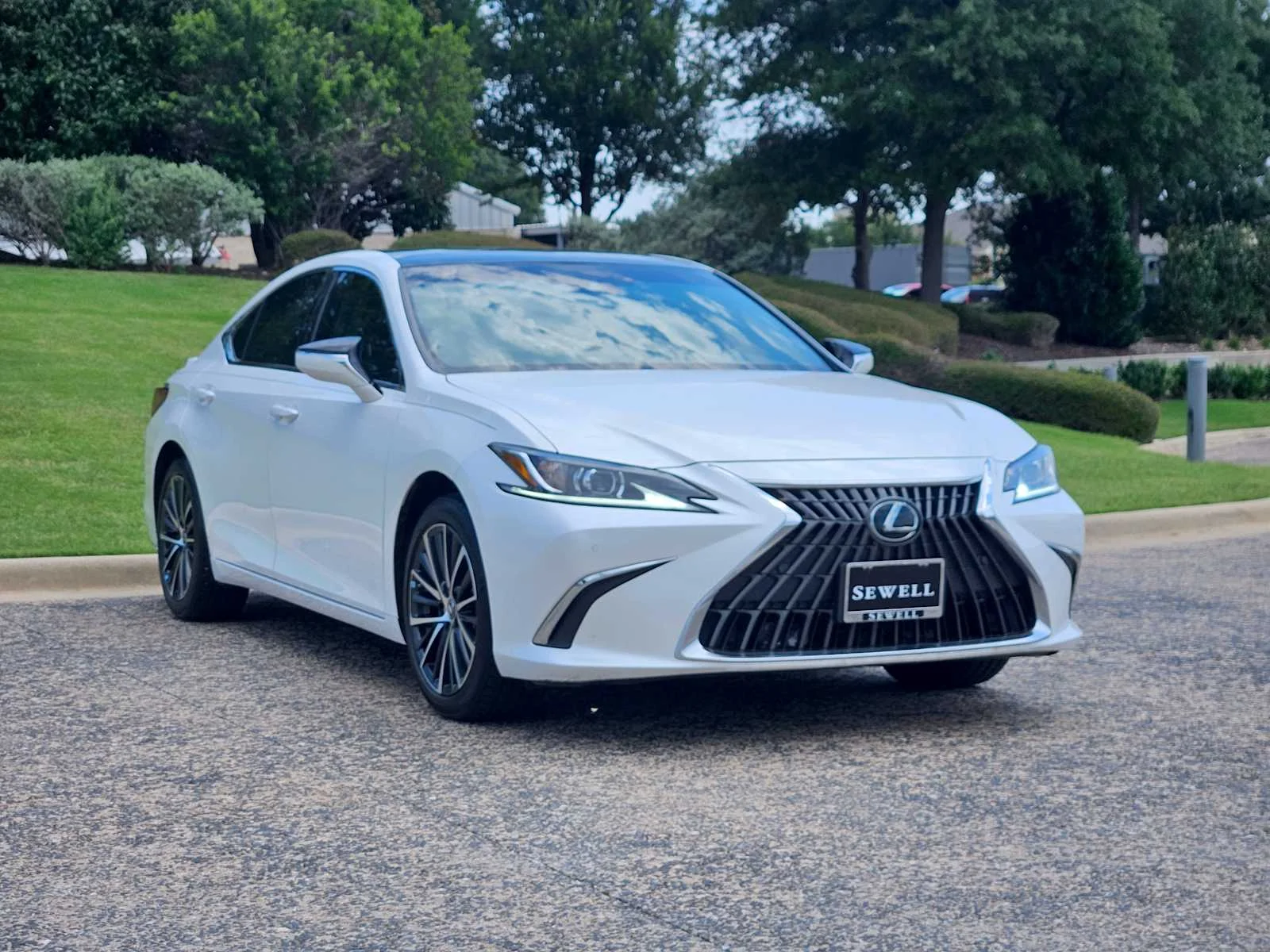 Certified Used 2023 EMINENT WHITE PEARL Lexus  image 2