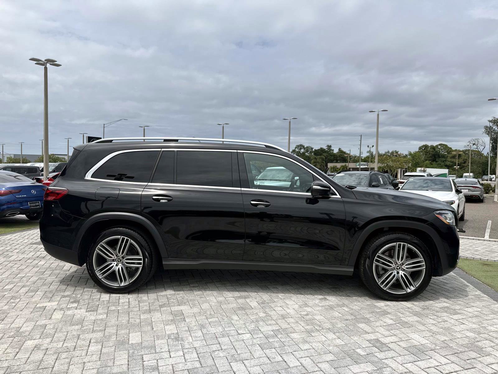 Certified Used 2025 Obsidian Black Metallic Mercedes-Benz 450 image 6