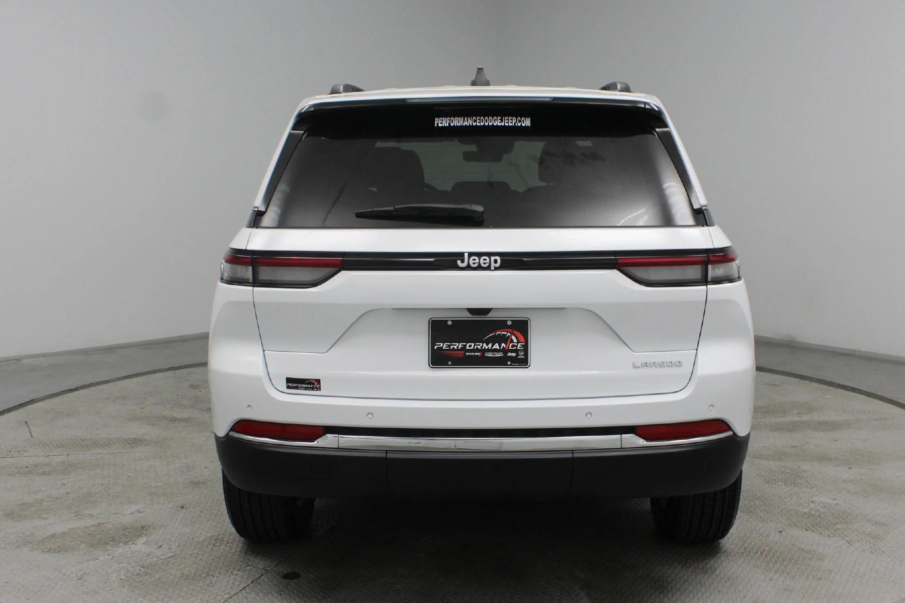 New 2025 Bright White Clear-Coat Exterior Paint Jeep Laredo  x 4x2 image 25
