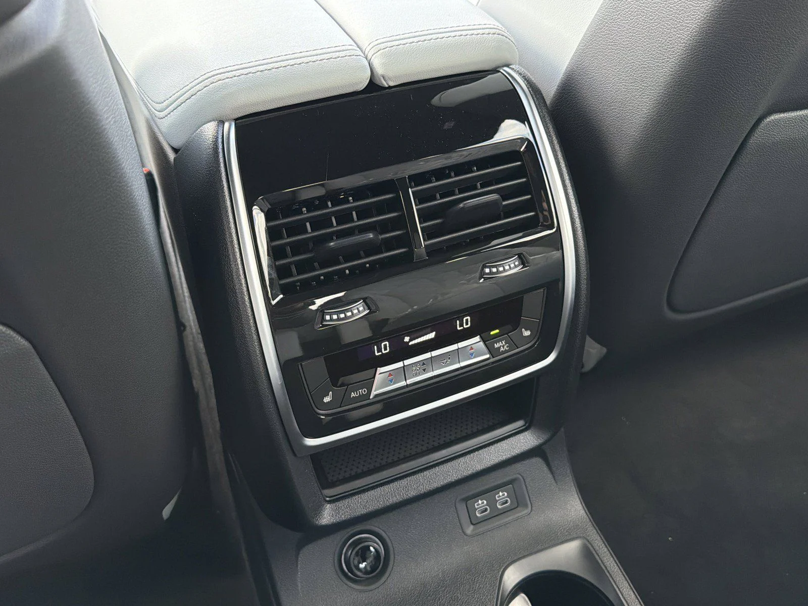 New 2027 Skyscraper Grey Metallic BMW xDrive40i image 19