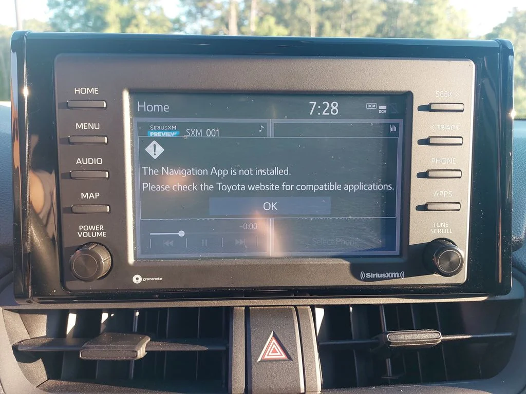 Used 2021 White Toyota XLE image 21