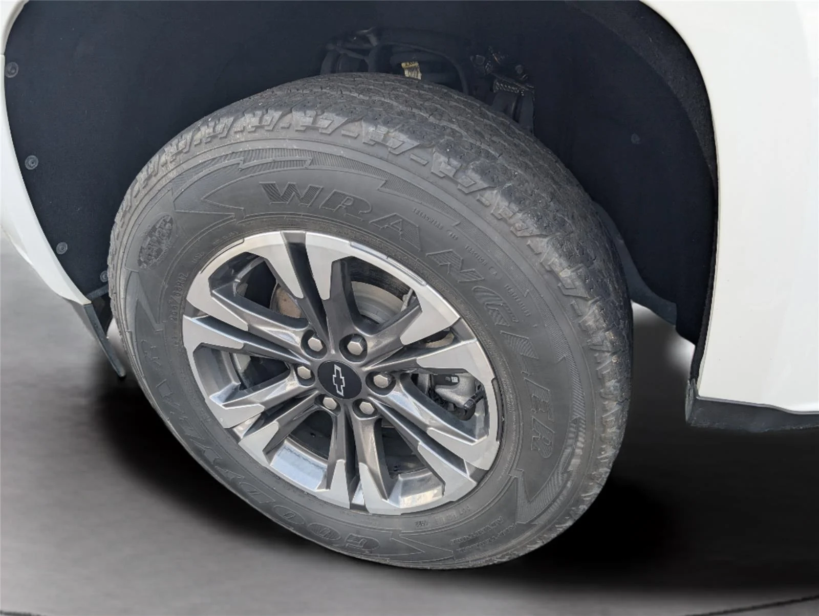 Used 2022 Summit White Chevrolet Z71 image 38