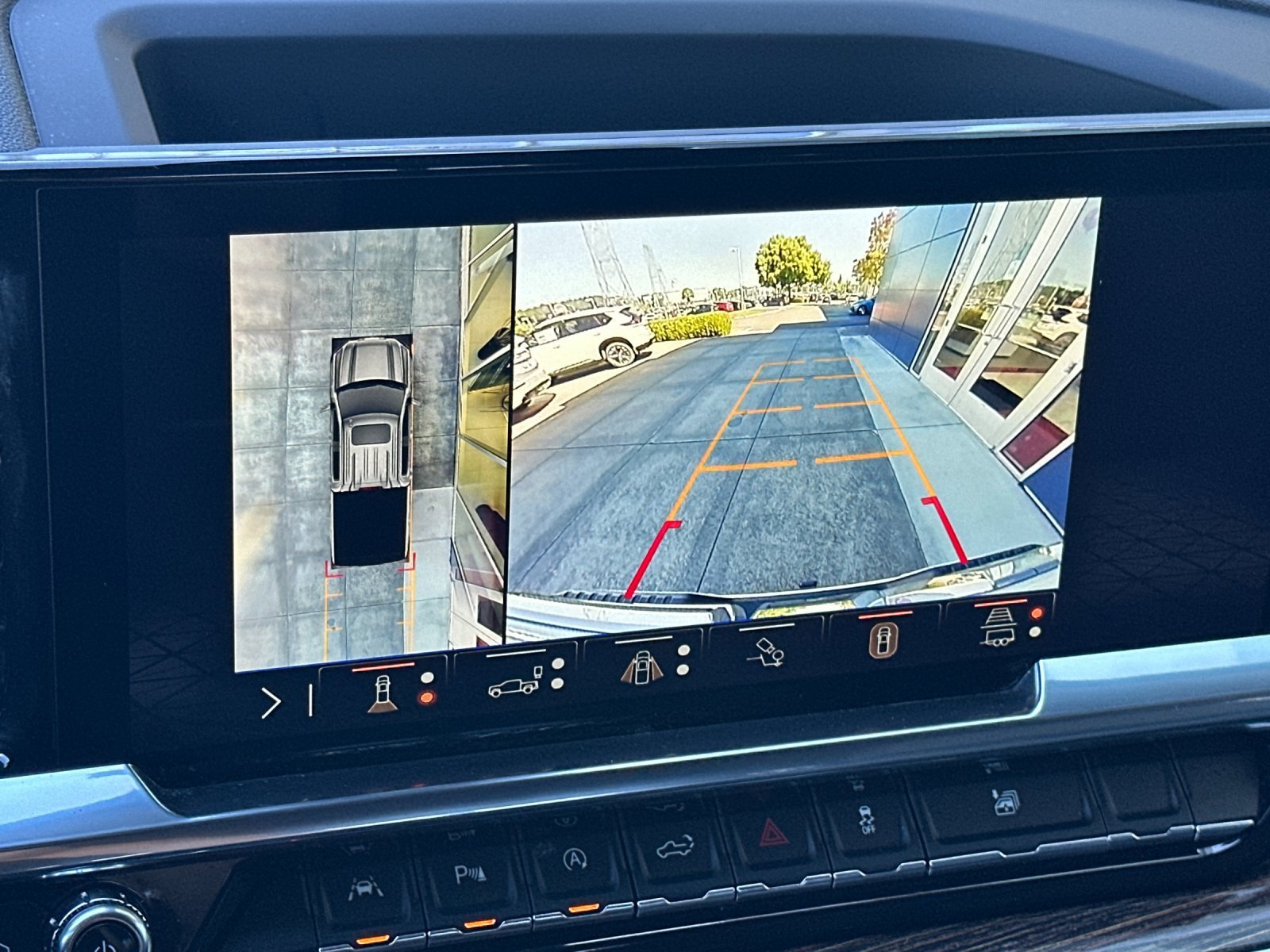 Used 2025 Summit White GMC Elevation image 19