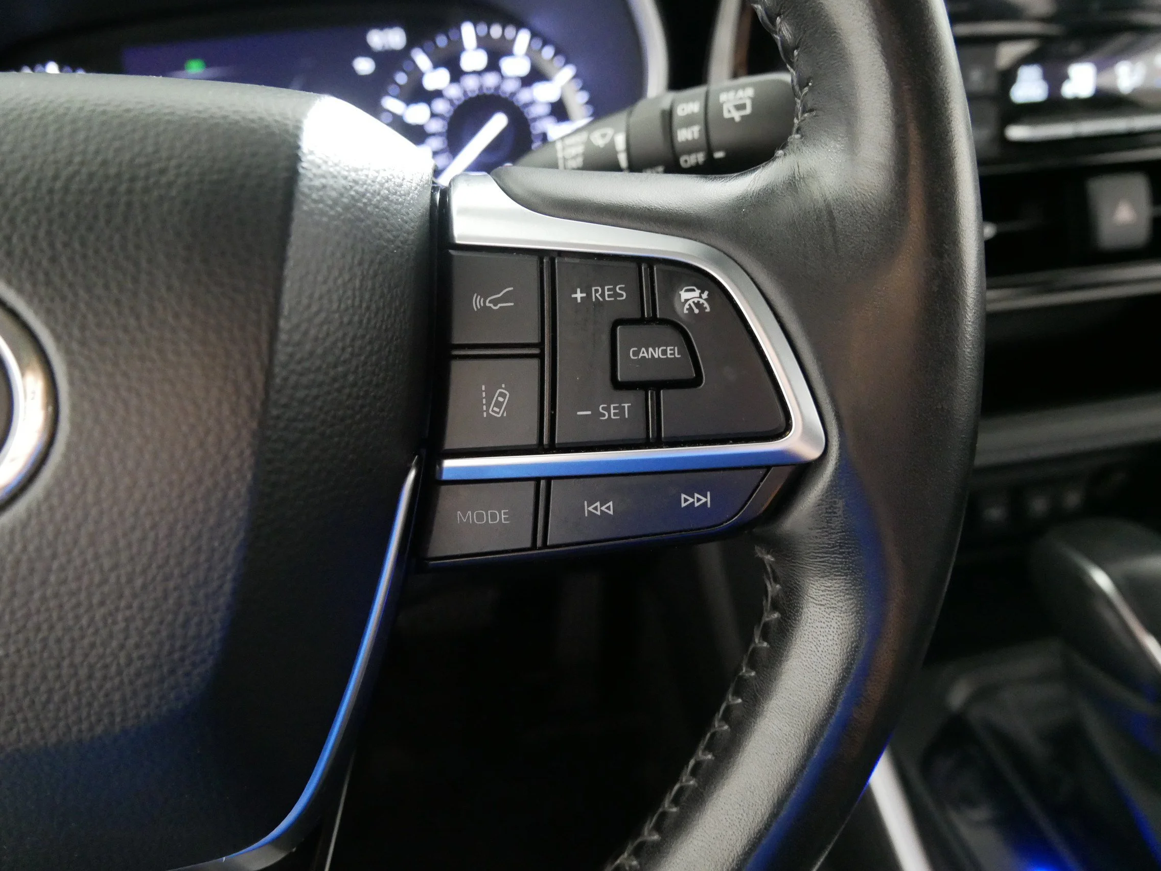 Used 2020 Opulent Amber Toyota XLE image 28