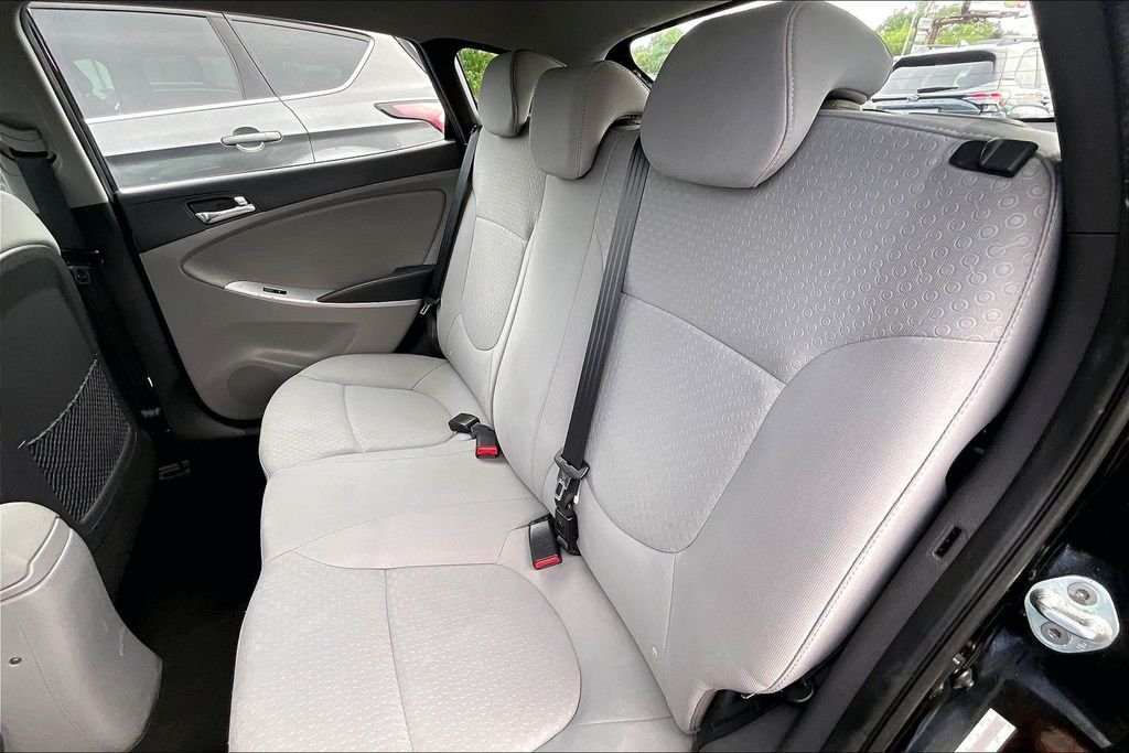 Used 2013 Black Hyundai SE image 23