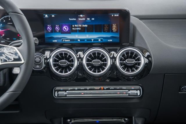 New 2026 Polar White Mercedes-Benz GLA 250 image 22